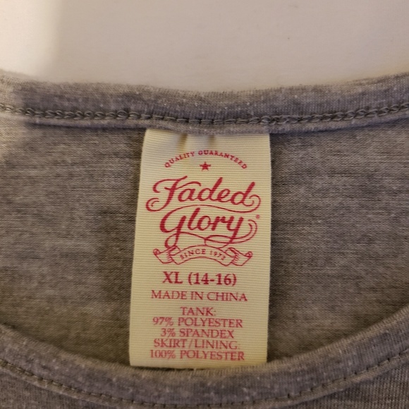 Ruffled dress were with horse head with roses. - Picture 4 of 4